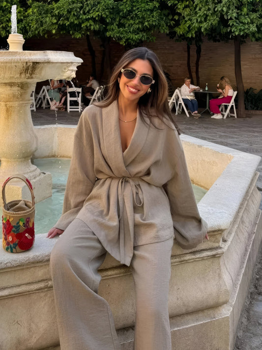 Elegant Damespak met Wikkelblouse en Wijde Pijpen – Tweedelige Set