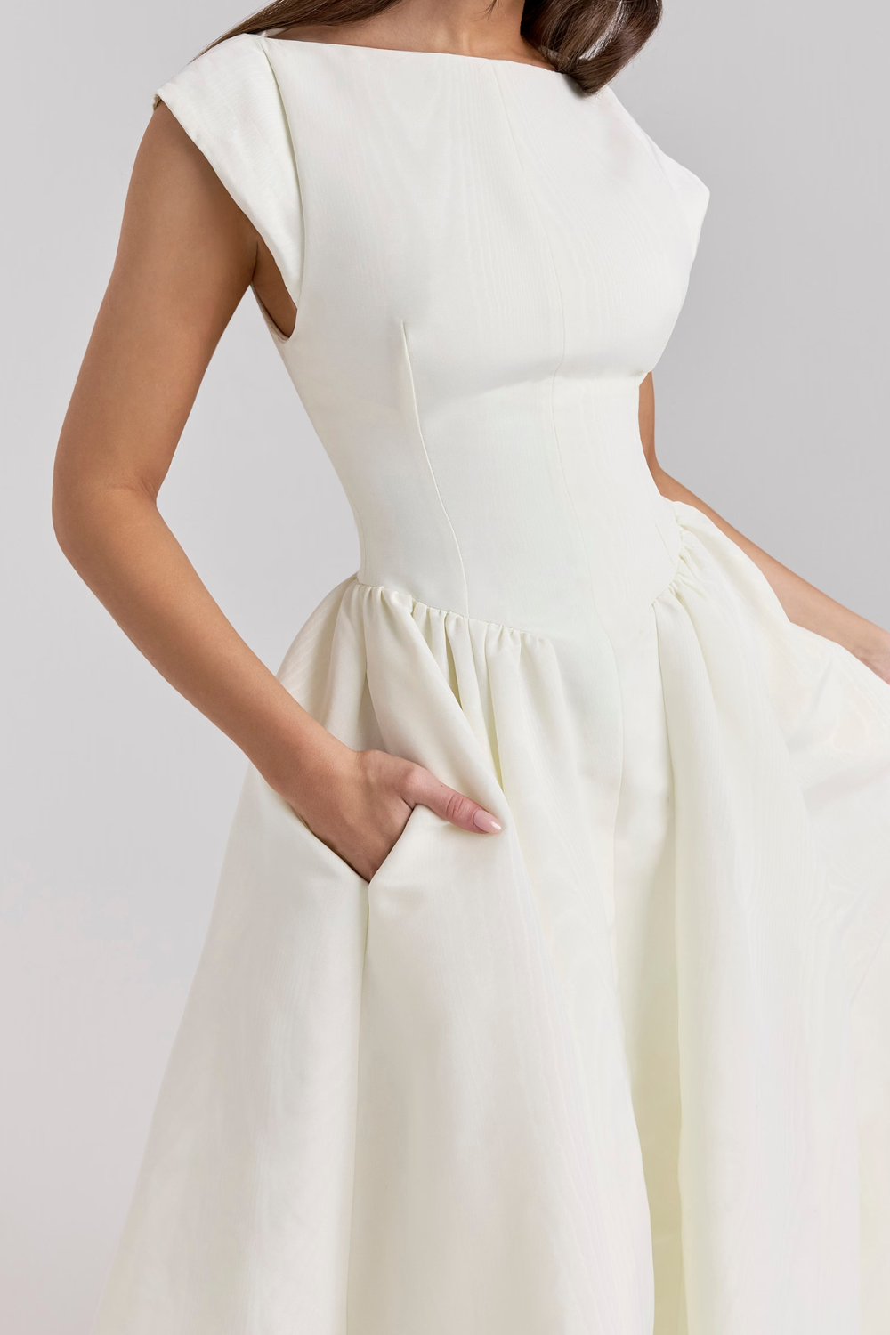 Elegante Zomerjurk met Vierkante Halslijn – Midi Lengte