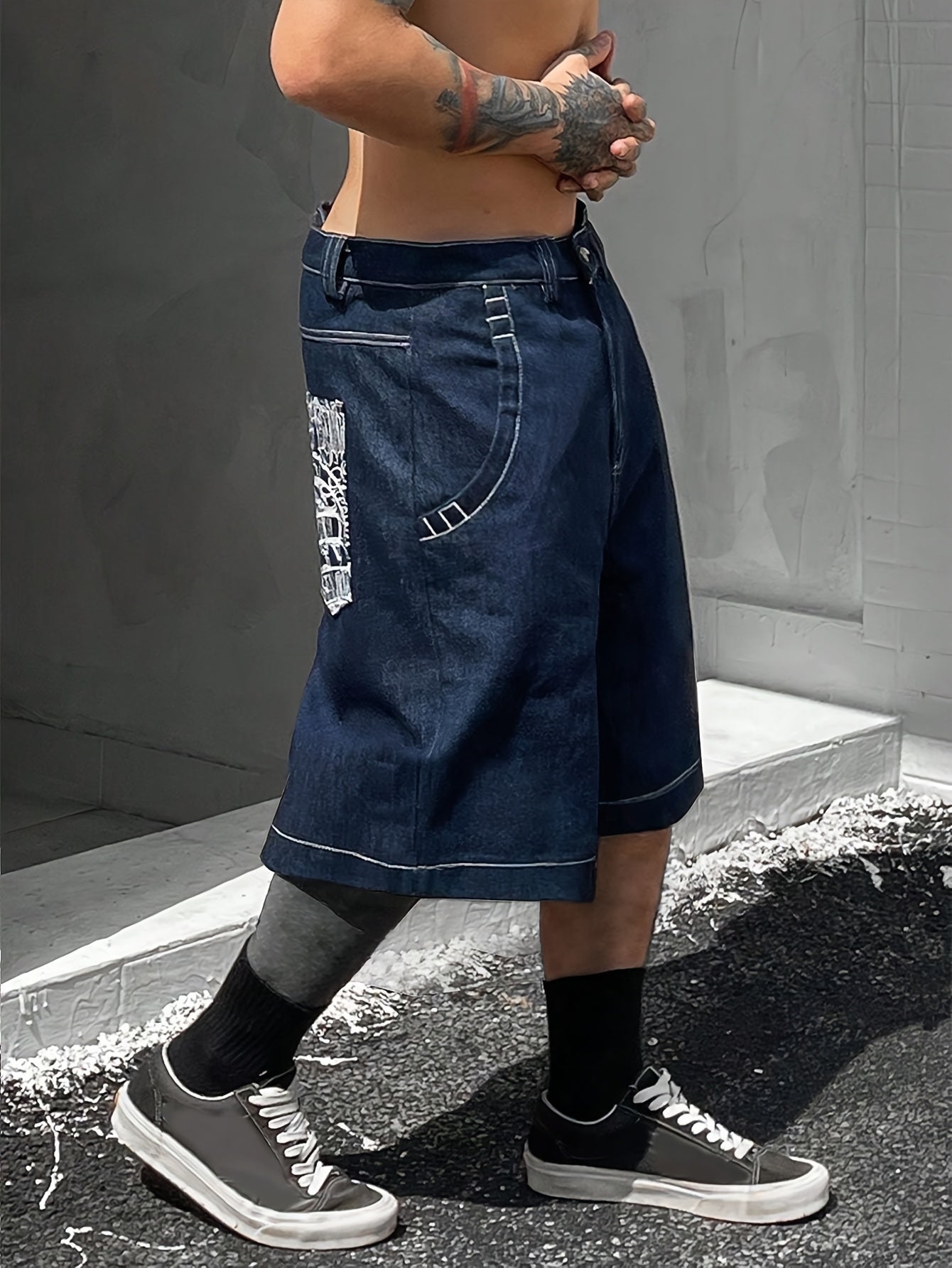 Casual Bermuda Denim Shorts – Loose Fit with Stylish Floral Embroidery