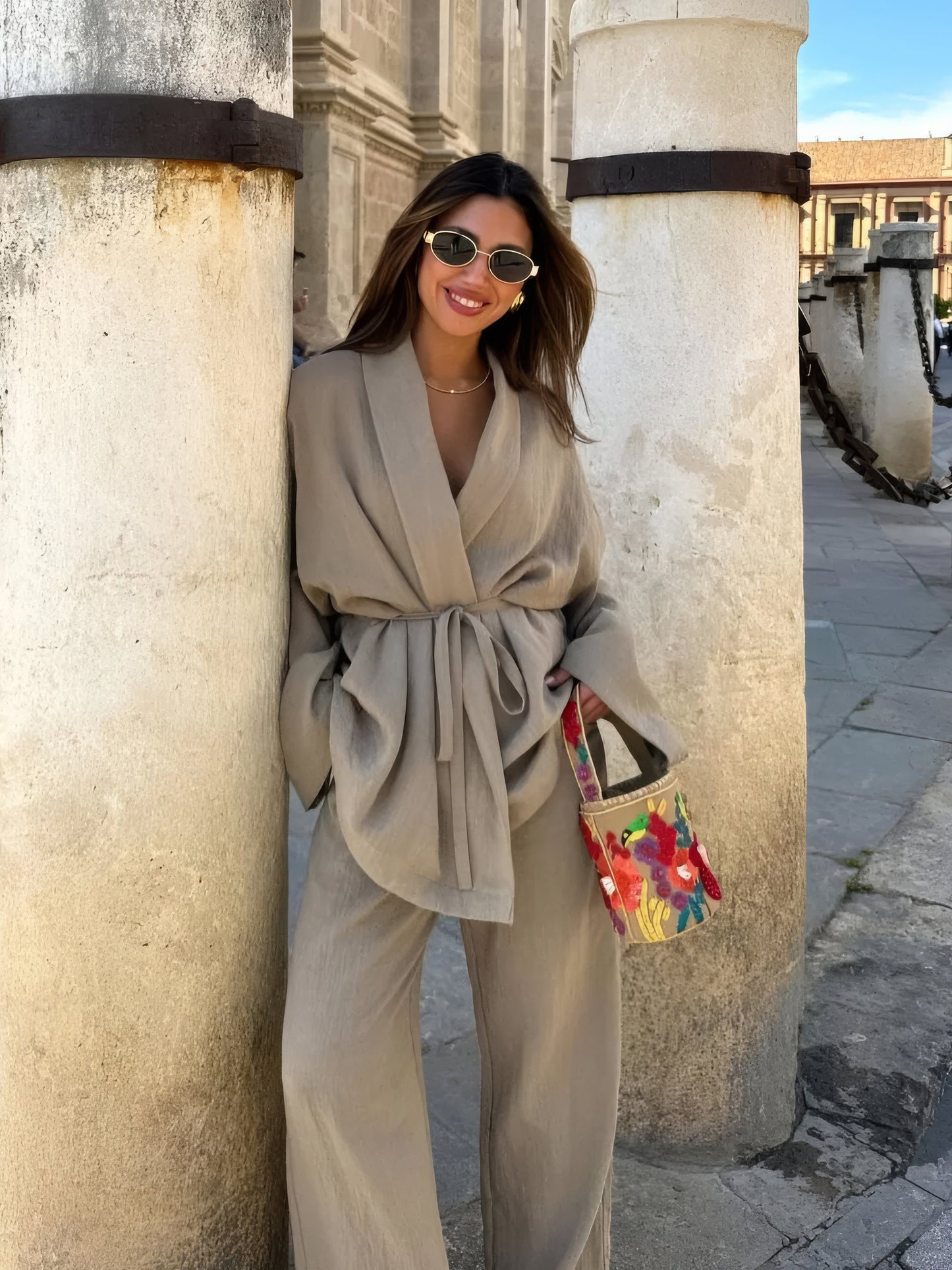 Elegant Damespak met Wikkelblouse en Wijde Pijpen – Tweedelige Set