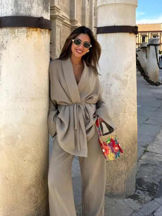 Elegant Damespak met Wikkelblouse en Wijde Pijpen – Tweedelige Set