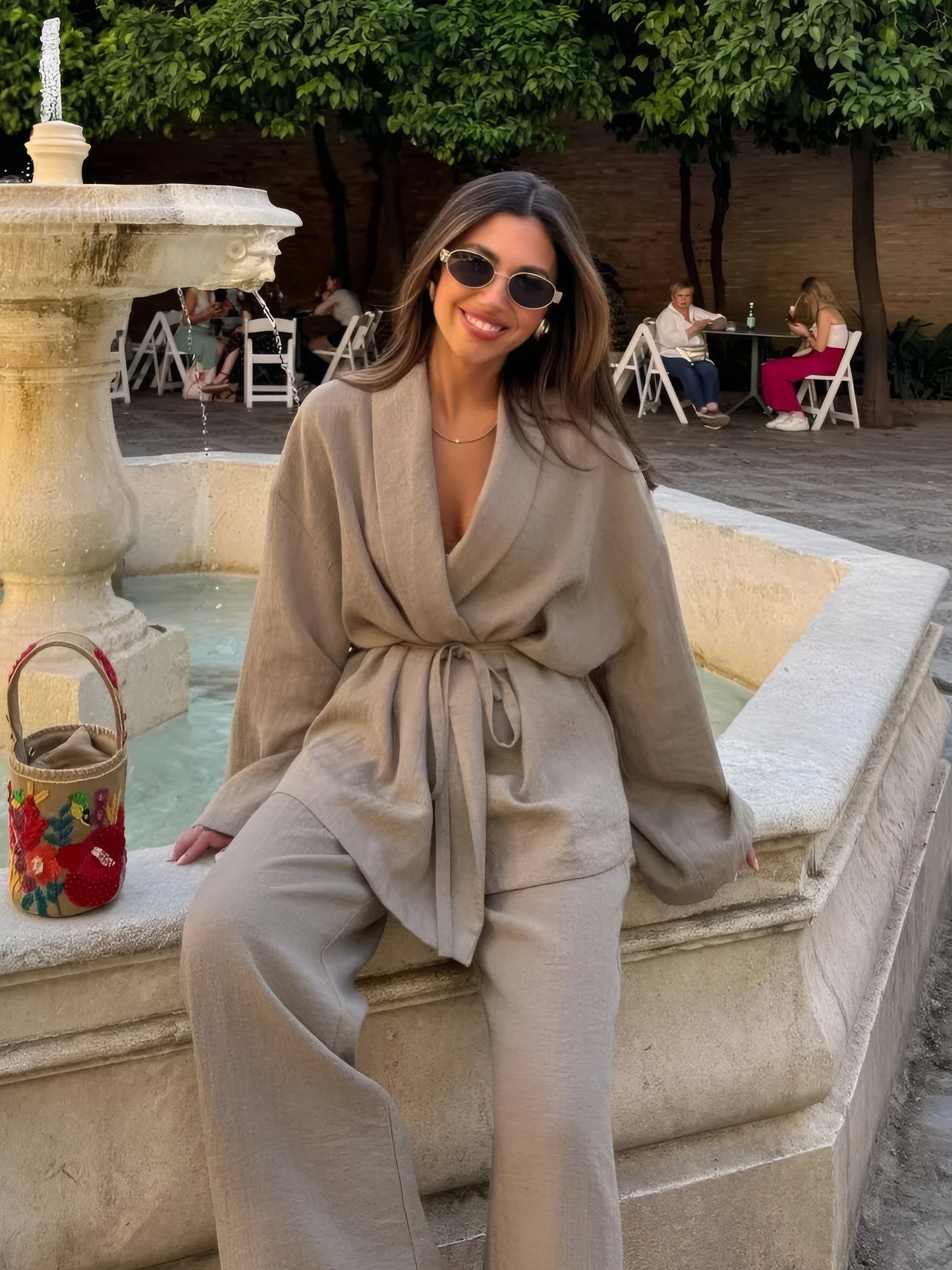 Elegant Damespak met Wikkelblouse en Wijde Pijpen – Tweedelige Set