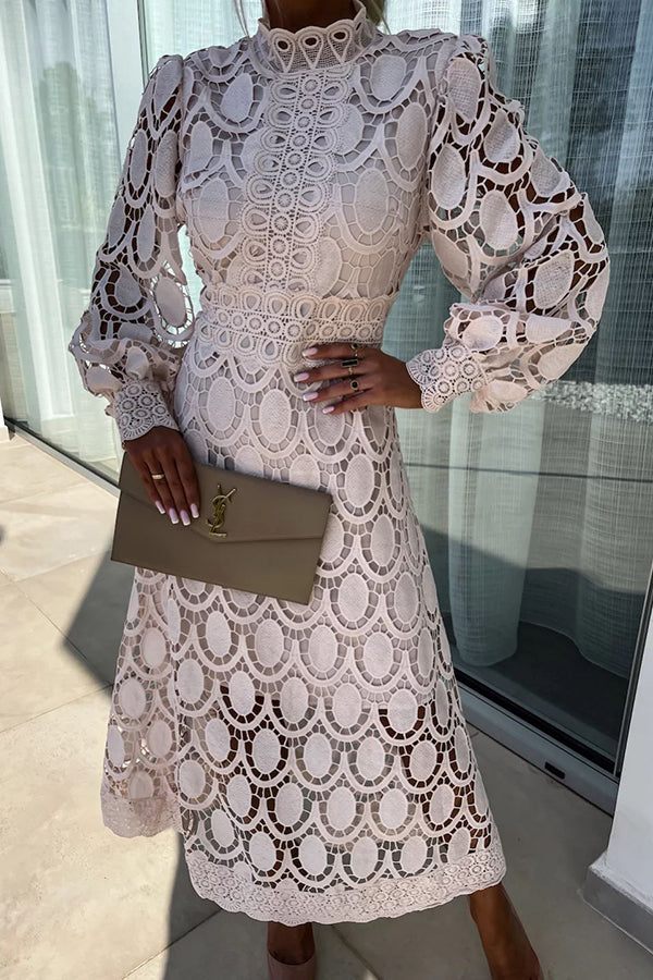 Elegante Kantjurk – Tijdloze Romantiek & Betoverende Stijl