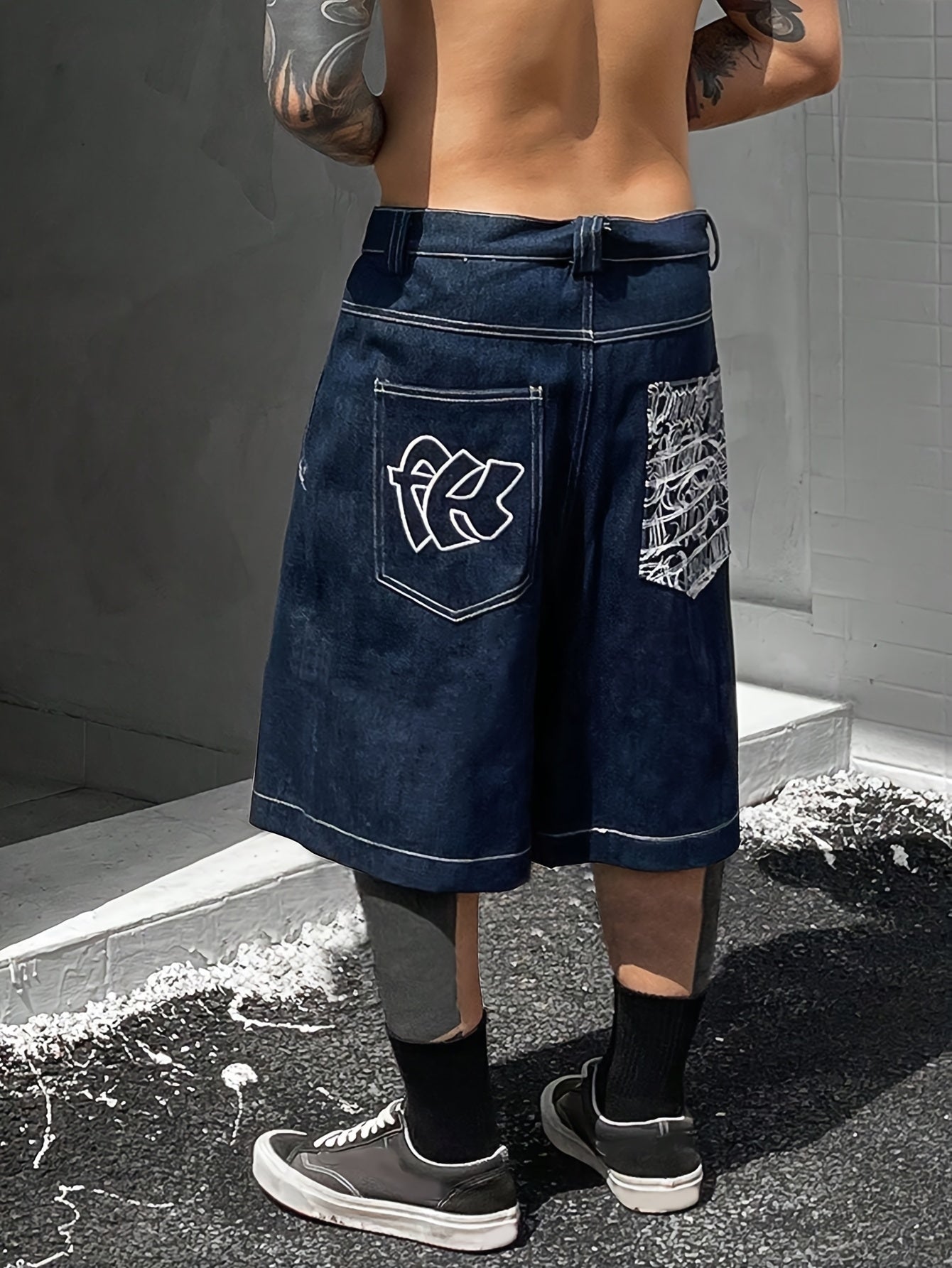 Casual Bermuda Denim Shorts – Loose Fit with Stylish Floral Embroidery