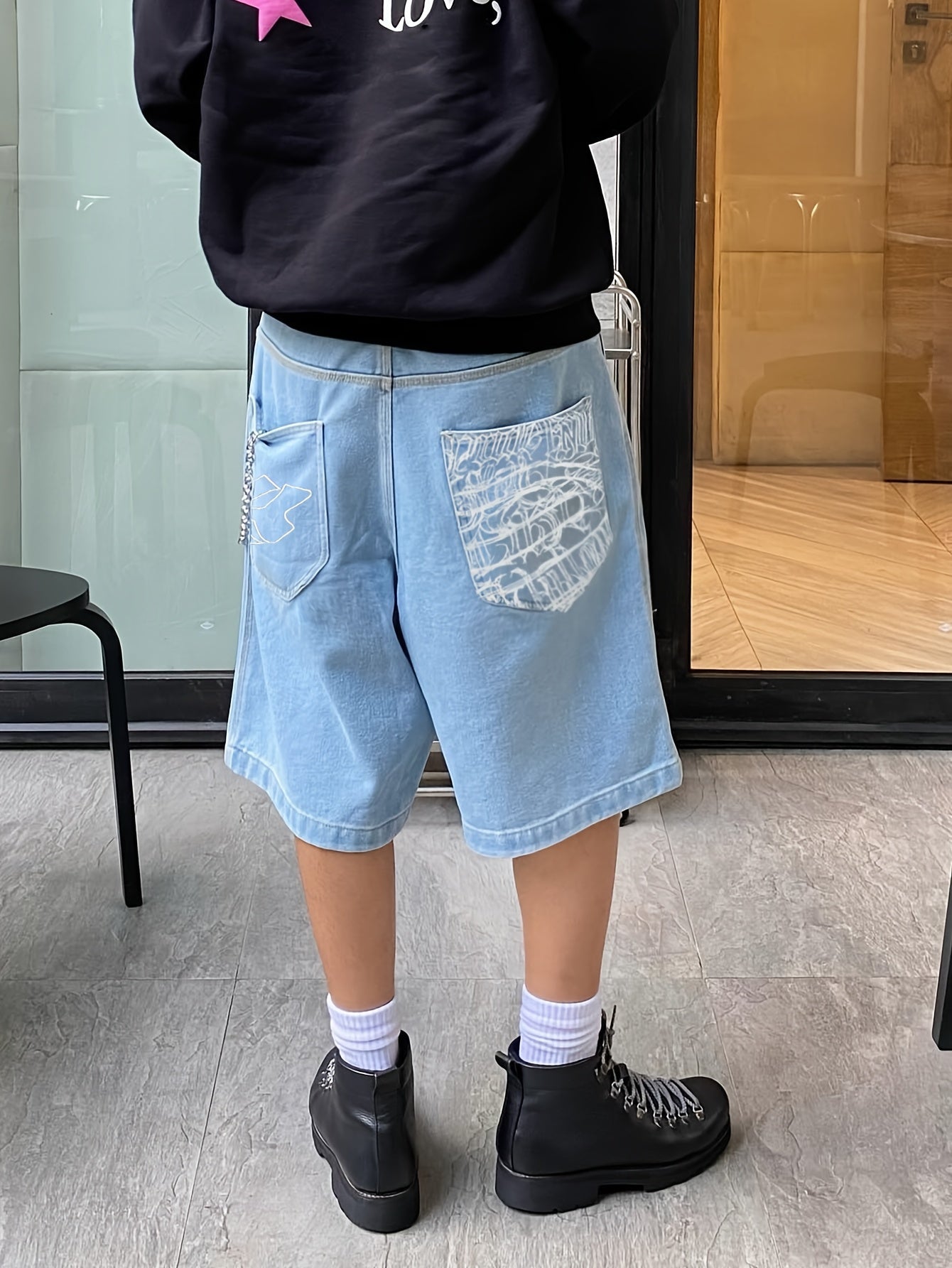 Casual Bermuda Denim Shorts – Loose Fit with Stylish Floral Embroidery