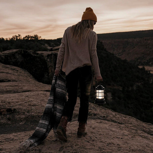 Vintage Kampeerlantaarn met Warm Licht – Oplaadbaar & Weerbestendig