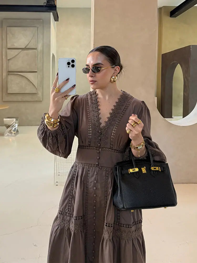 Elegante Damesjurk met V-Hals, Lange Mouwen en Pofdetails