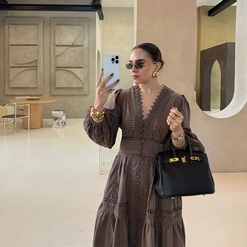 Elegante Damesjurk met V-Hals, Lange Mouwen en Pofdetails