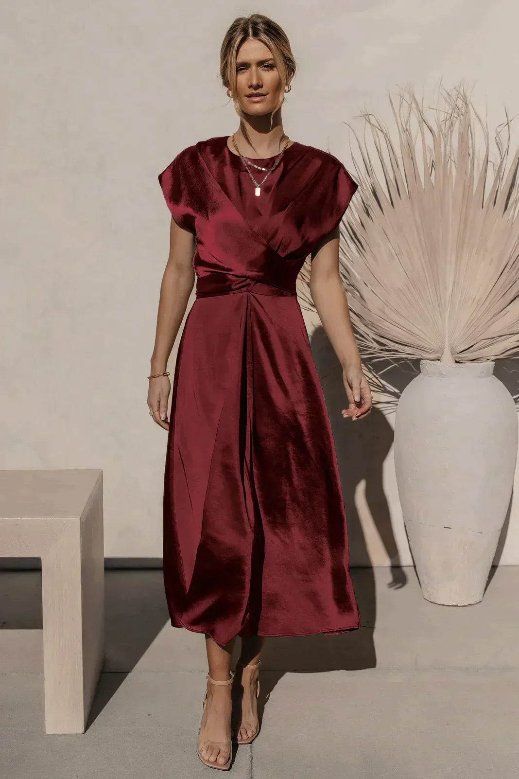 Elegante Satijnen Feestjurk met Luxe Glans