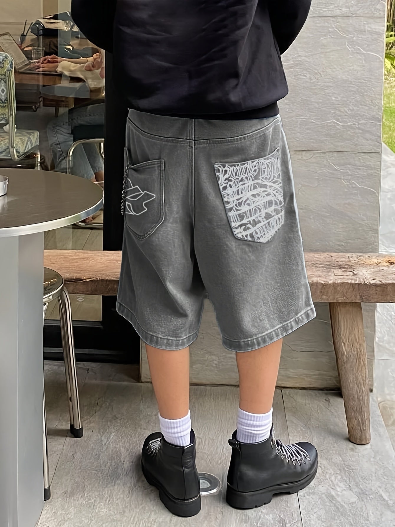 Casual Bermuda Denim Shorts – Loose Fit with Stylish Floral Embroidery